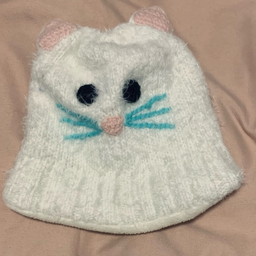 Fuzzy kitten hat for baby / toddler